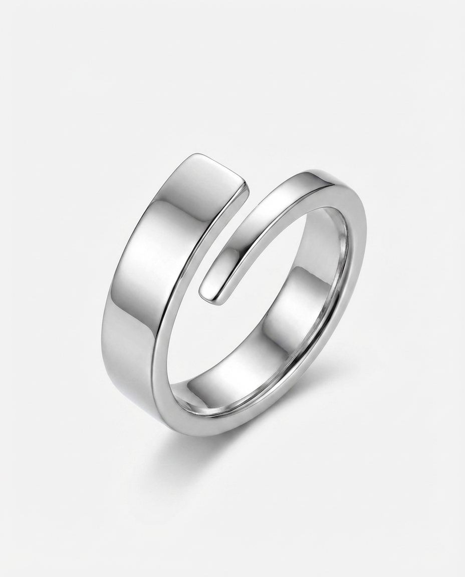 Minimalist Twisted Band Ring - Image 4